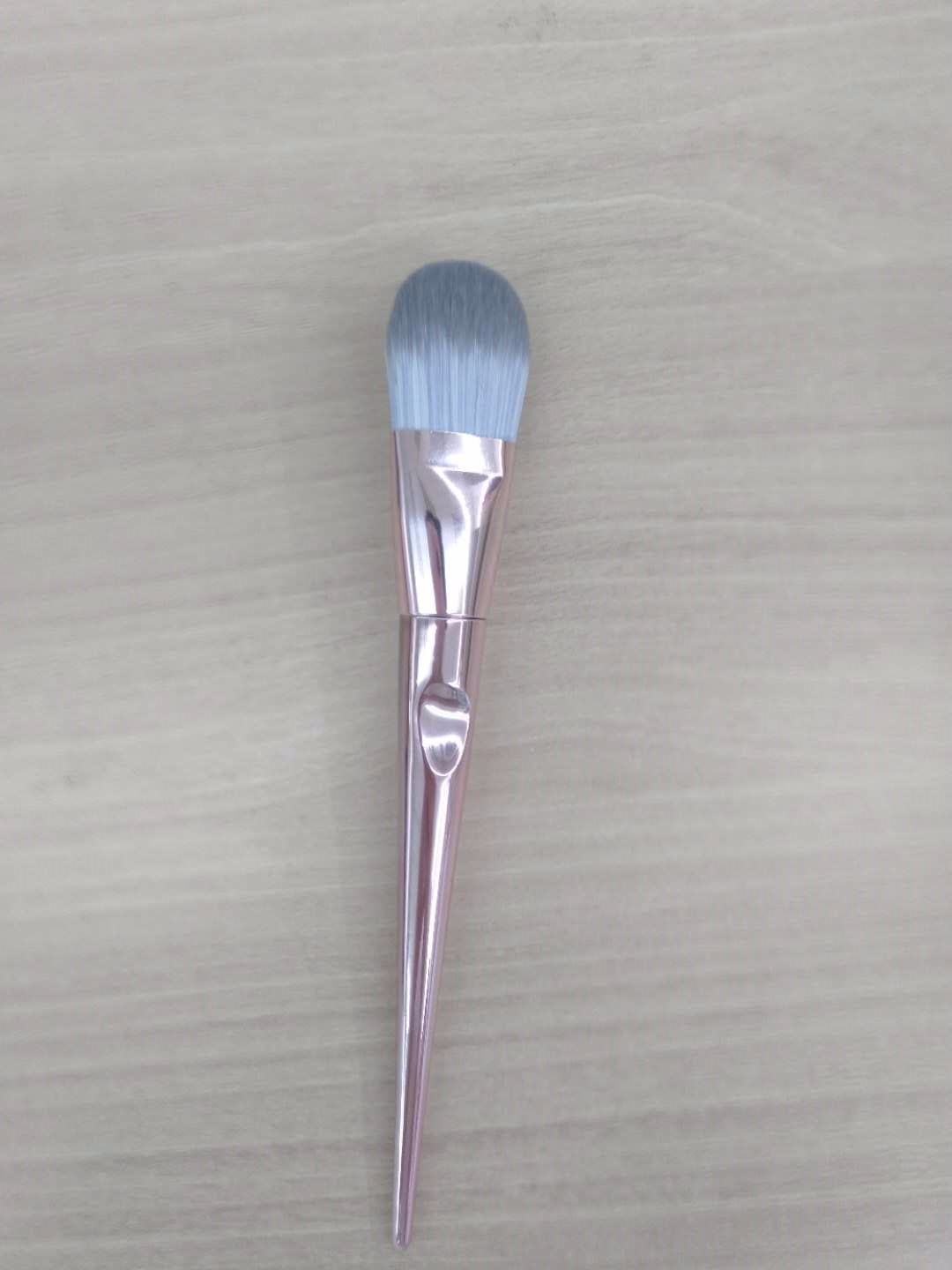 Makeup tool: Facial mask brush details Picture