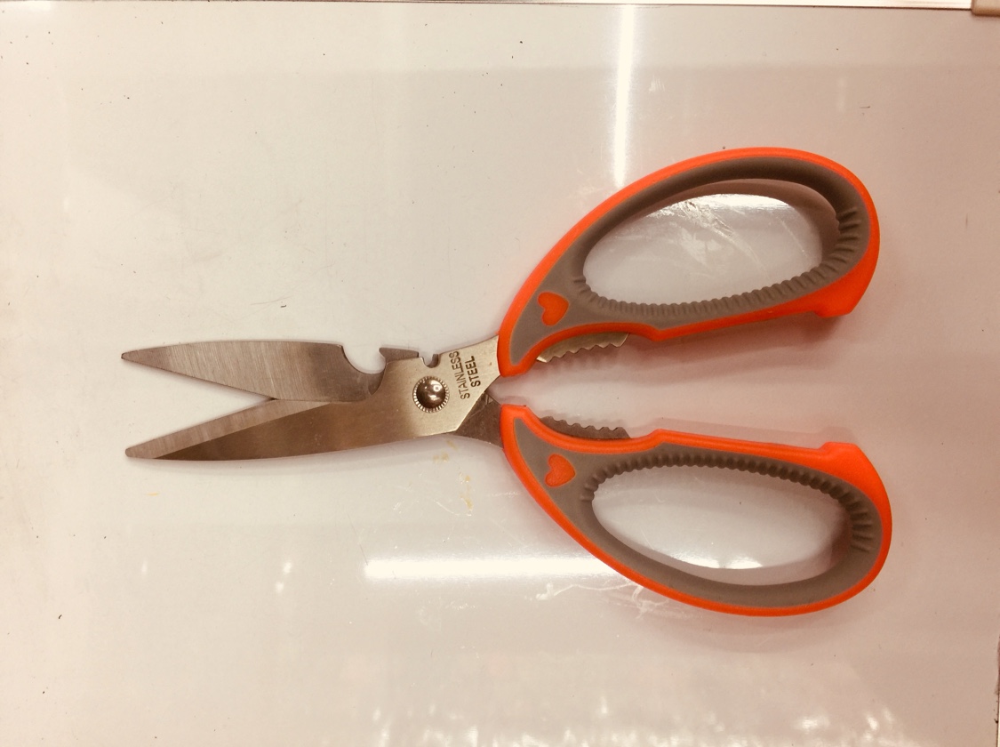 Kitchen scissors are used for cutting chicken bones, beef, pork, vegetables and sharp scissors