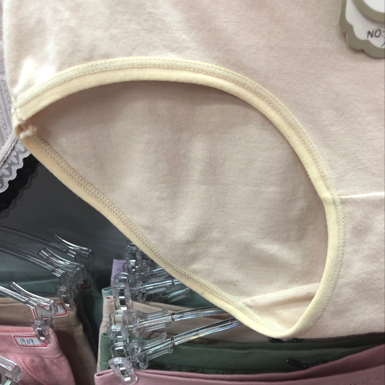 Women's Underwear Pure Cotton Comfortable No Trace Breathable Sweat Absorption Low-Rise Briefs details Picture