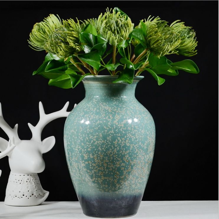 Lanjin Factory wholesales high-end artificial flowers, including South African emperor flowers, needle cushion flowers, floral arrangements, main flowers, large-scale floral accessories, and plastic flowers Application Scenario