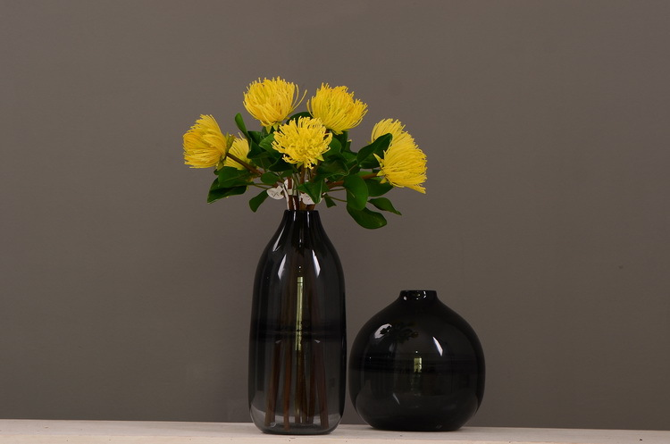 Lanjin Factory wholesales high-end artificial flowers, including South African emperor flowers, needle cushion flowers, floral arrangements, main flowers, large-scale floral accessories, and plastic flowers detail image 4