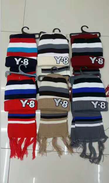 Knitted caps for children in foreign trade