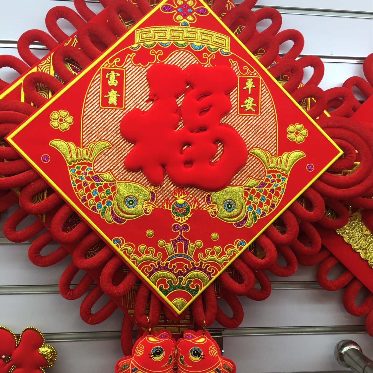 Lantern Red Flush Knot