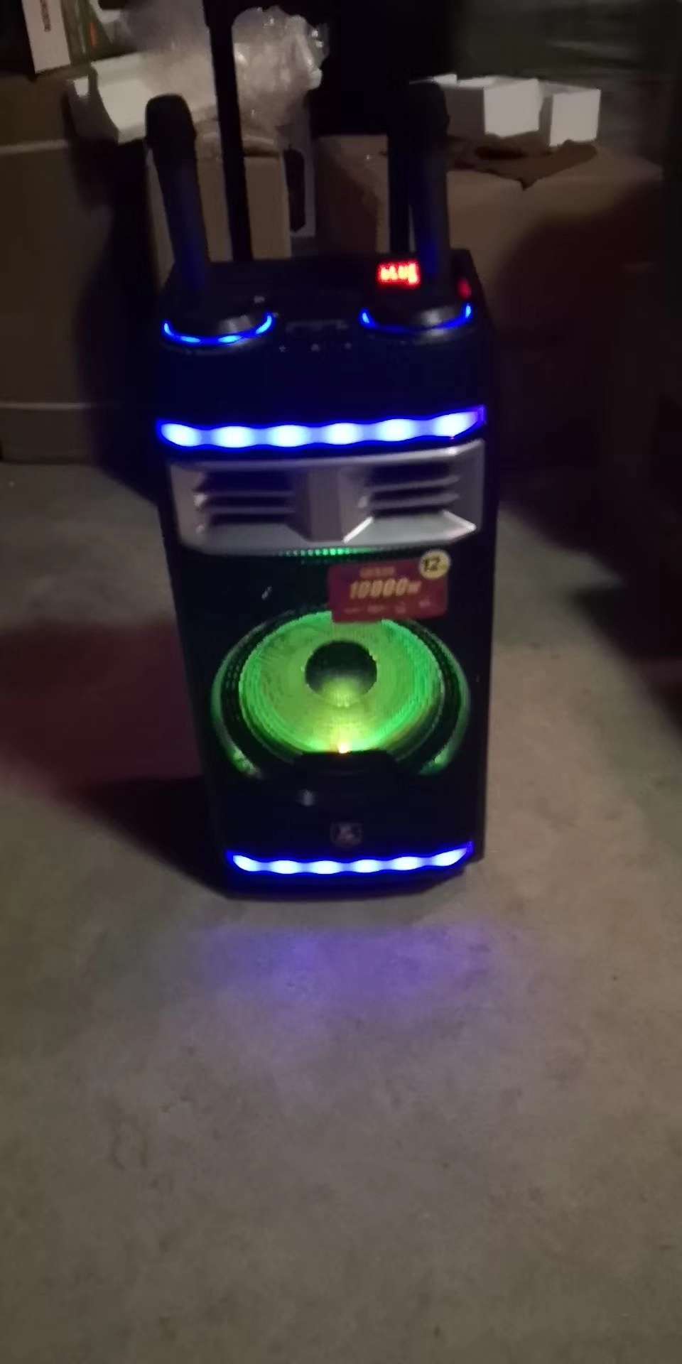 A large speaker with a pull rod details Picture