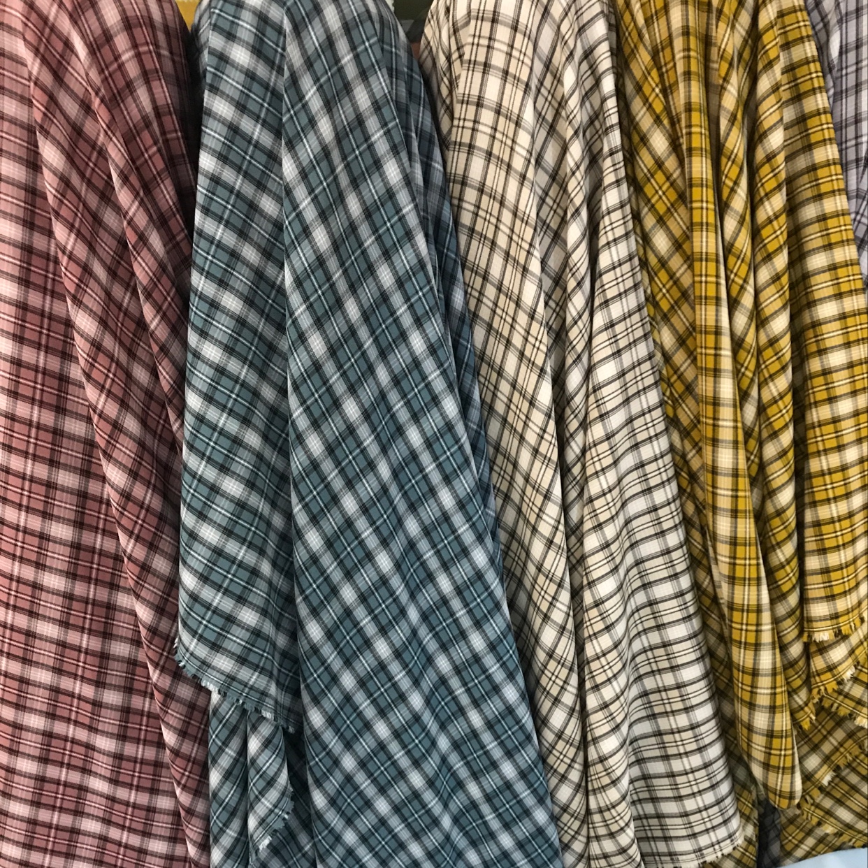 色织格子布适用于制作衣服裙子及工艺品款式新颖