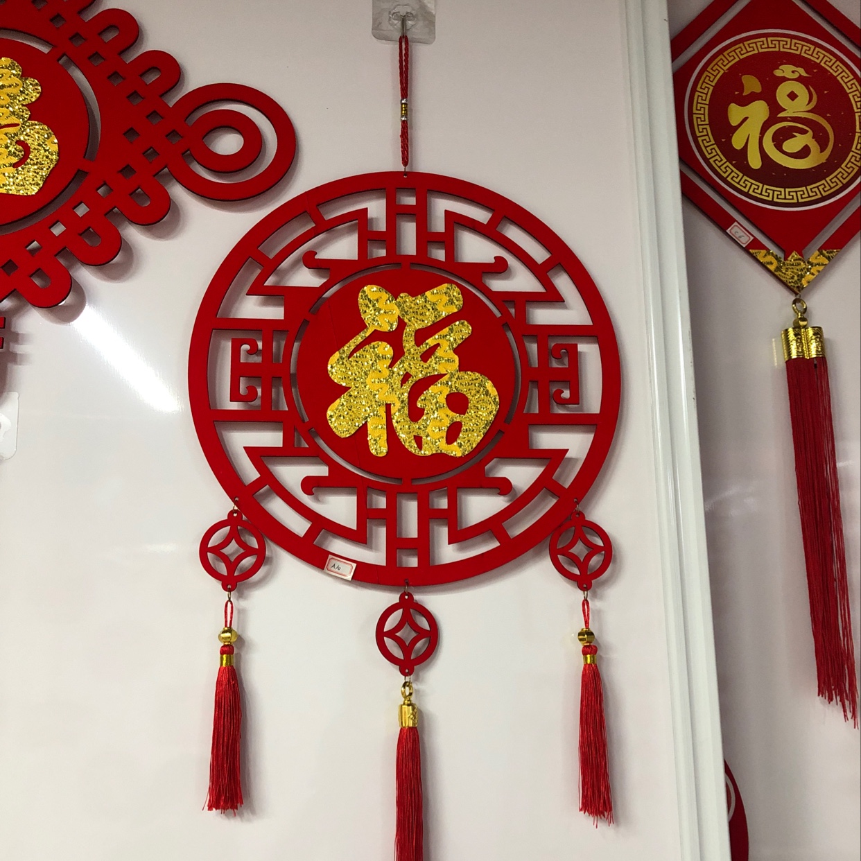 木质植绒镂空挂件细节图