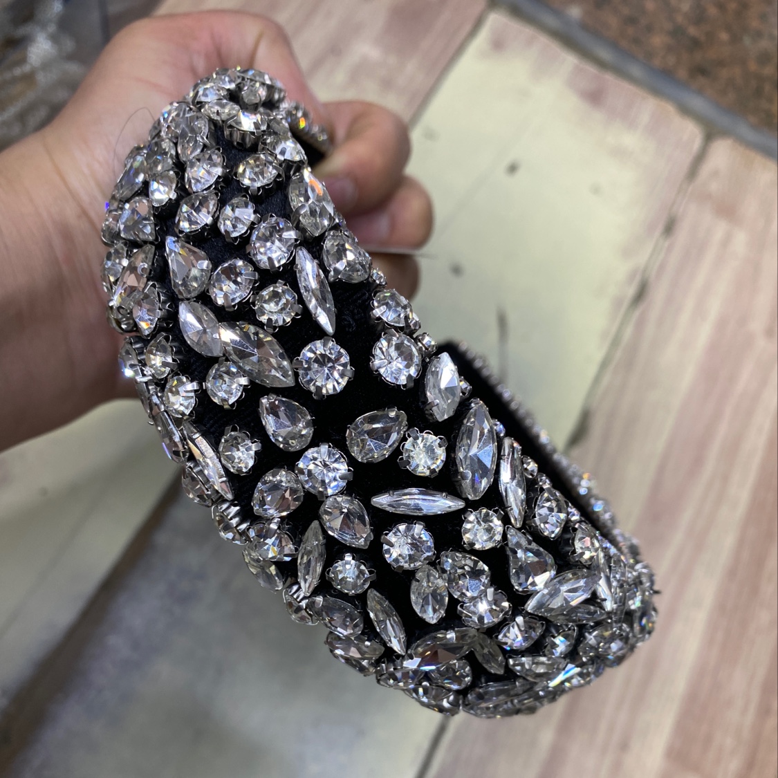 Europe And The United States Fashion Trend Pure Handmade Headband Headband Hairpin Wholesale Application Scenario