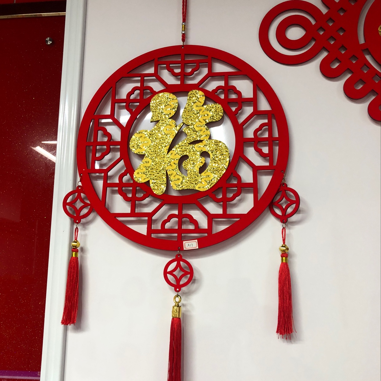 木质植绒镂空挂件产品图