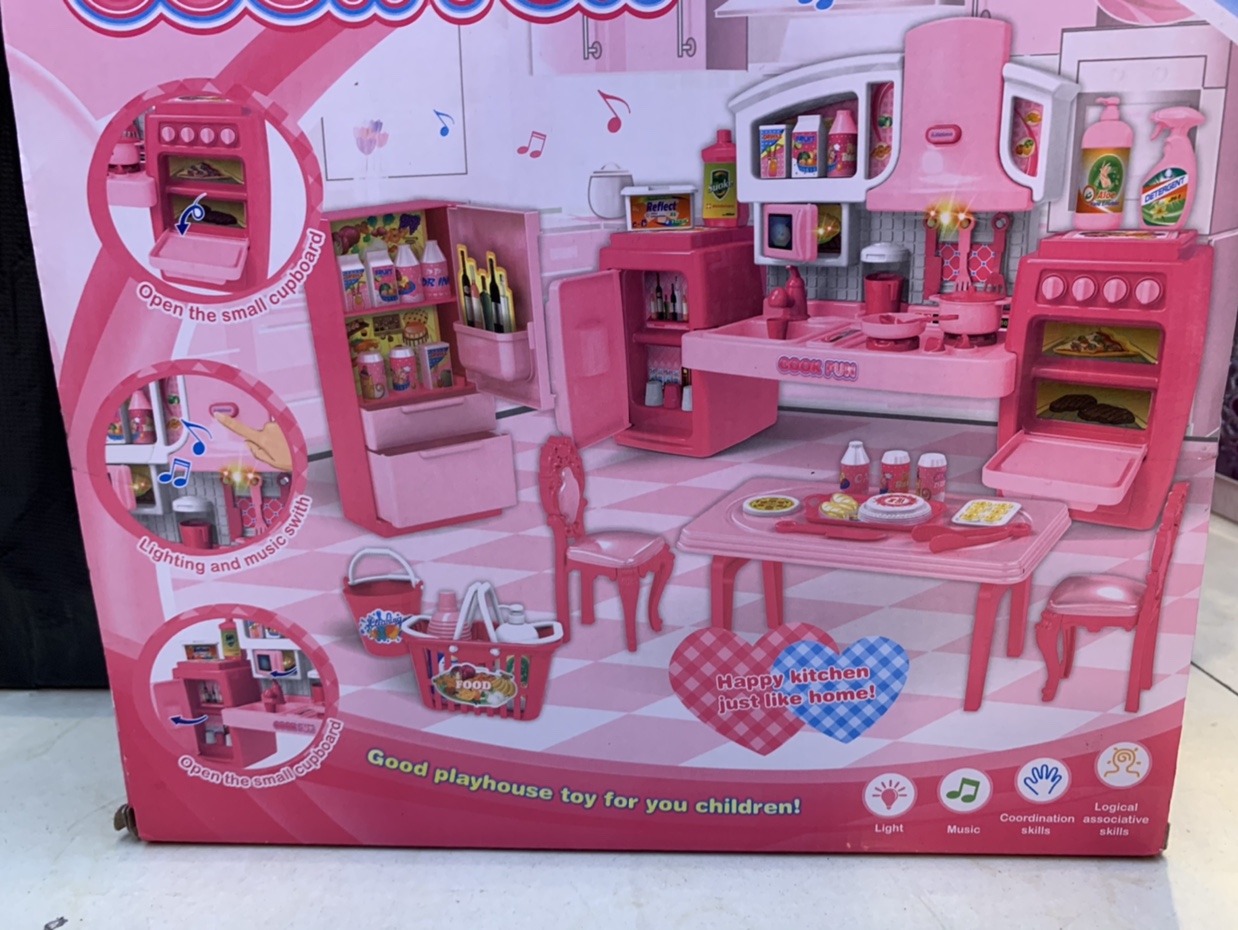 Mini kitchen house play toys, light and music assembly puzzle toys, festival princess gifts Application Scenario