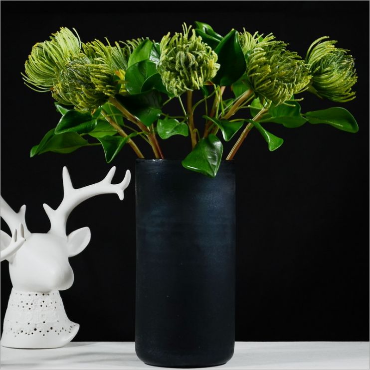 Lanjin Factory wholesales high-end artificial flowers, including South African emperor flowers, needle cushion flowers, floral arrangements, main flowers, large-scale floral accessories, and plastic flowers Item Picture