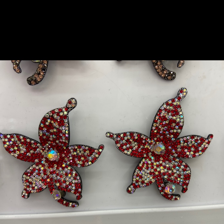 Rhinestone Maple Flower Application Scenario