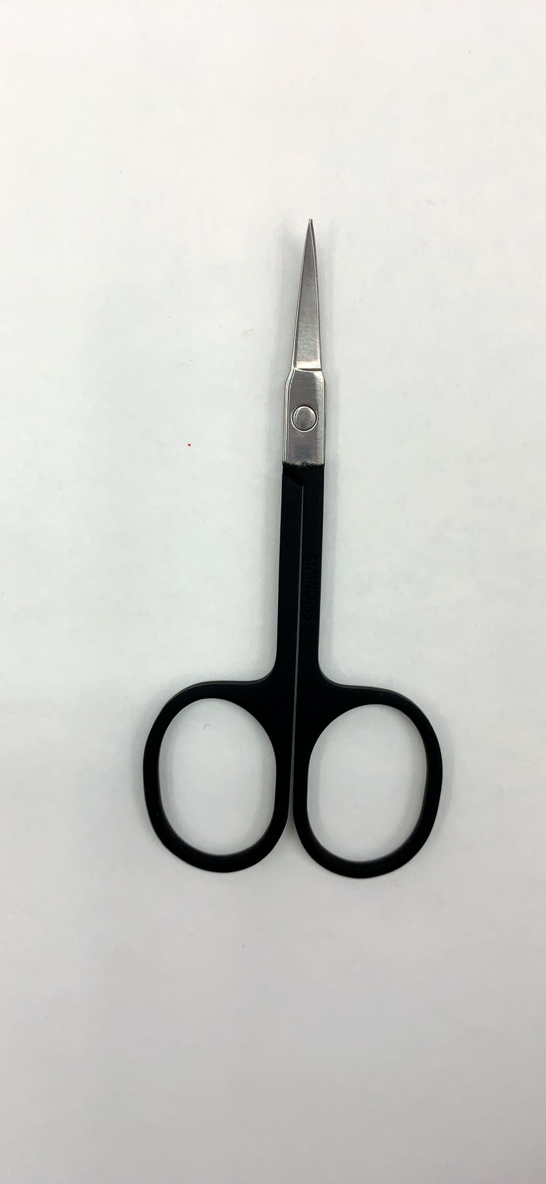 Eyebrow scissors