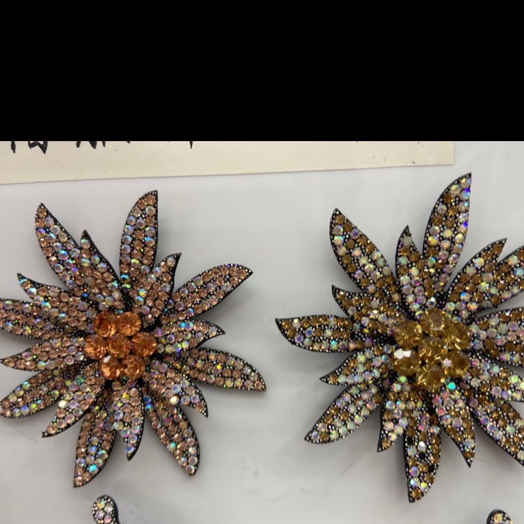 Rhinestone maple flower thumbnail