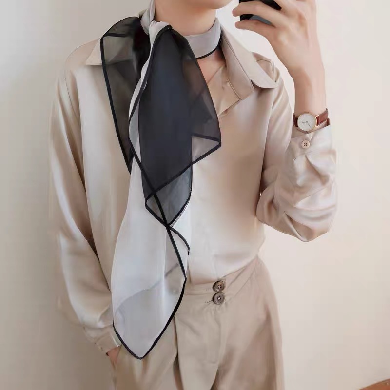 شاش أبيض وأسود، وشاح