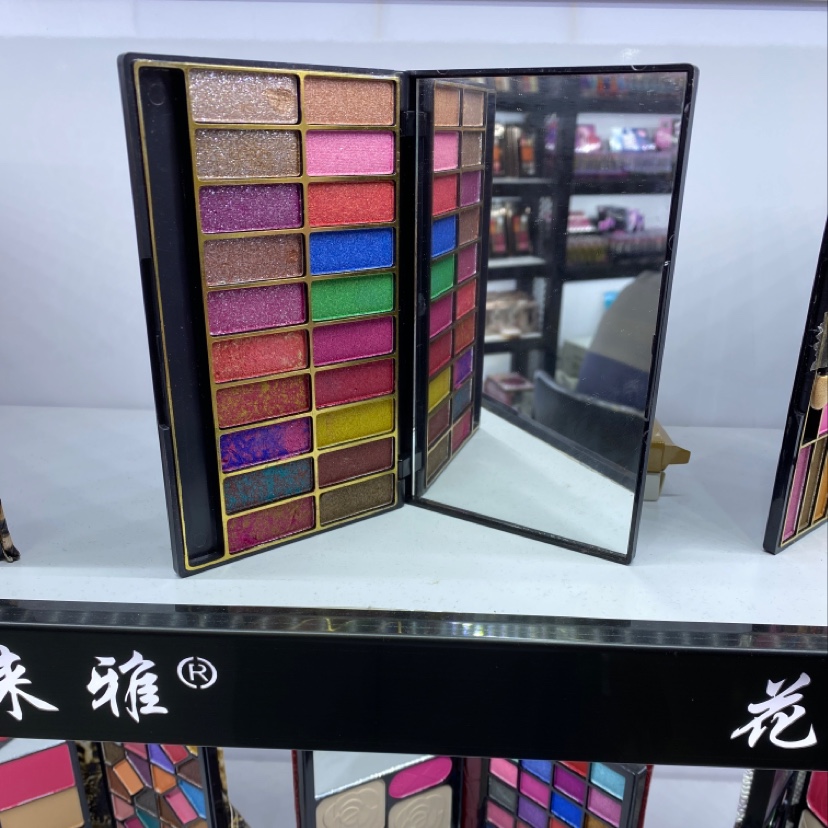 眼影1