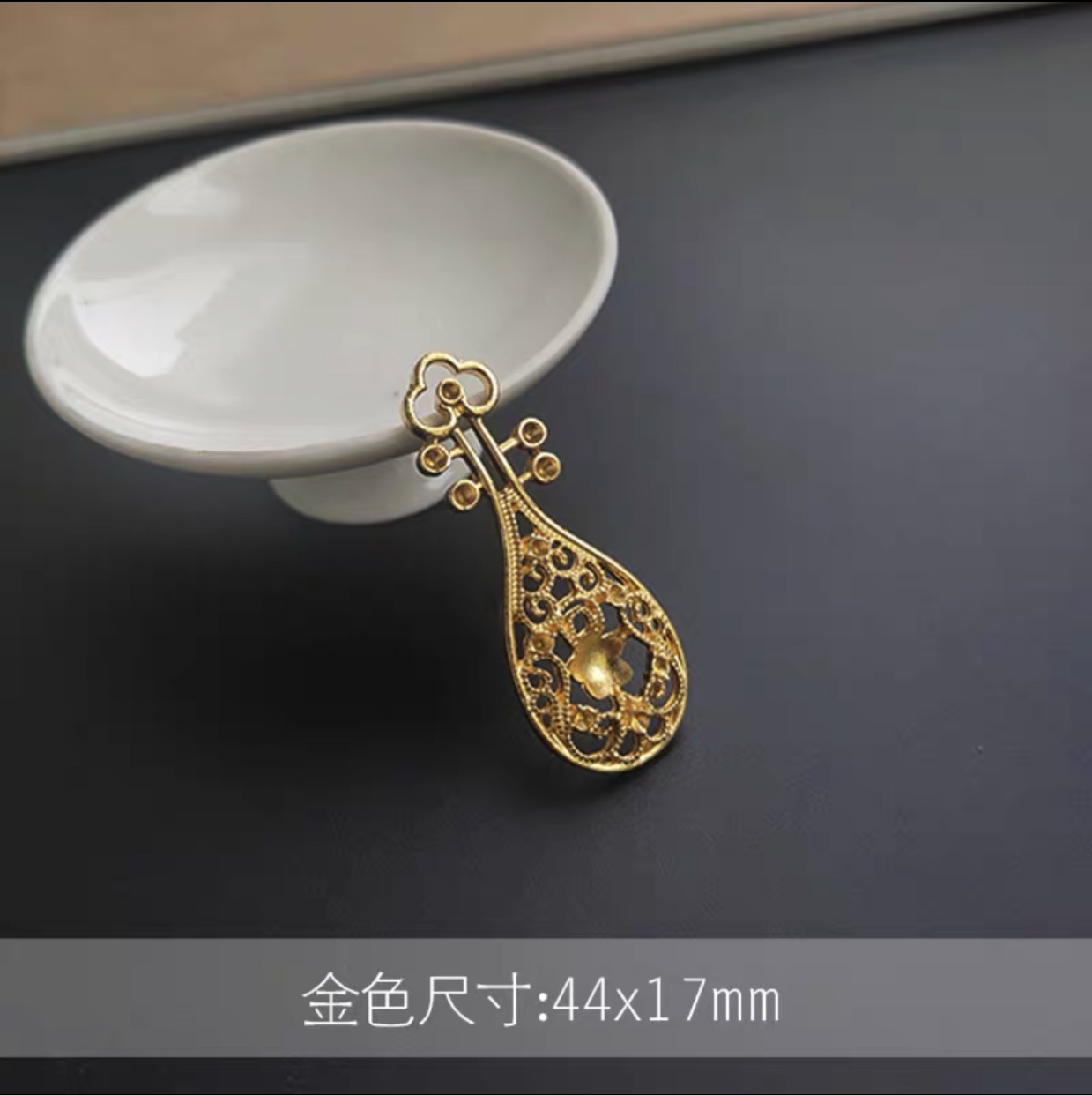وتهز أزياء العروس أزهار التايلانڠ الازرق details Picture