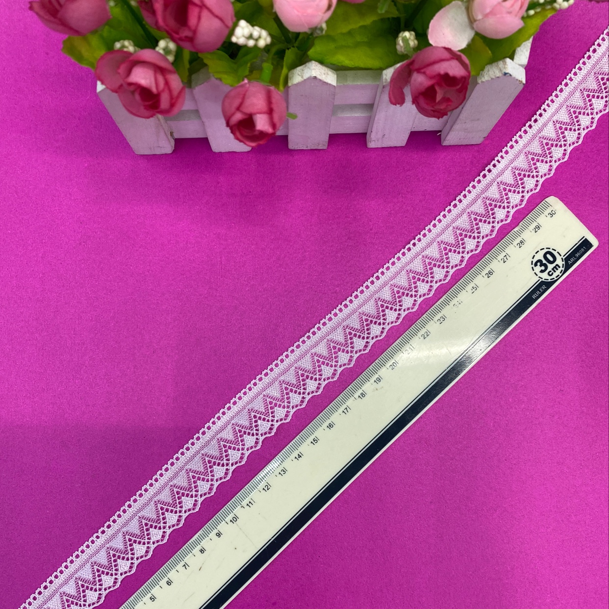 B0095(2.5CM width) Lace trim, with elastic trim, non-elastic trim, eyelash trim, lace fabric, clothing accessories, new style trim Specification image