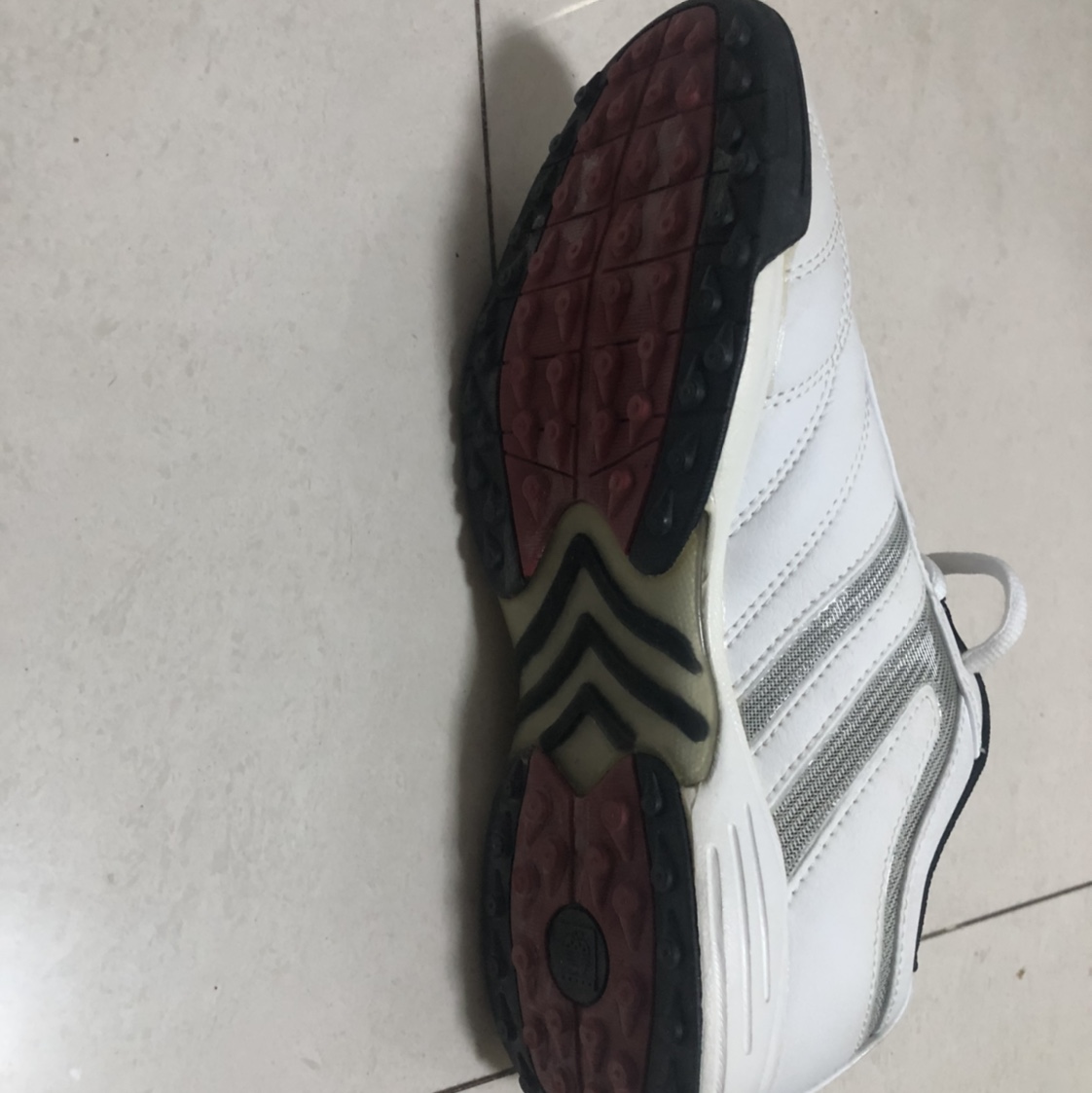 新品上市防滑耐磨防滑橡胶底运动鞋