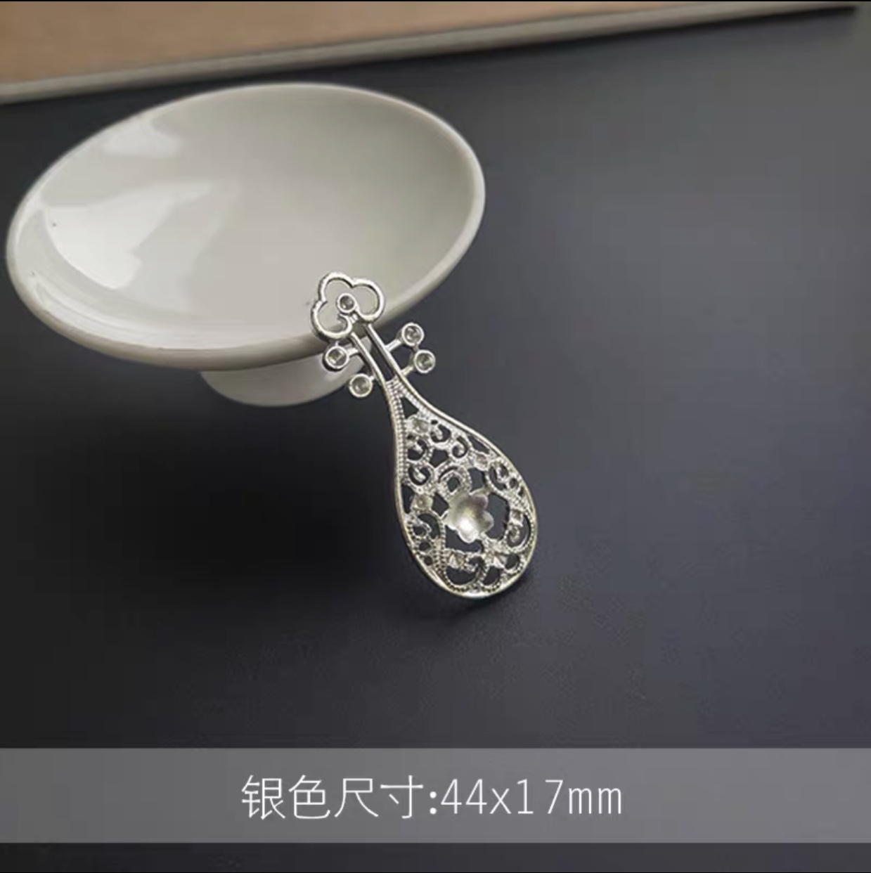 وتهز أزياء العروس أزهار التايلانڠ الازرق Specification image