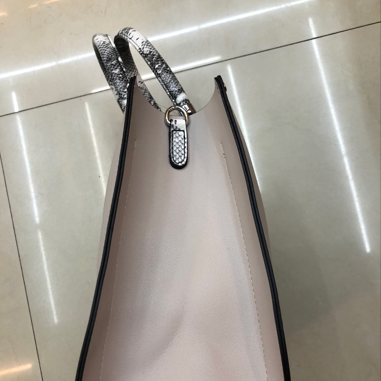 时装包产品图
