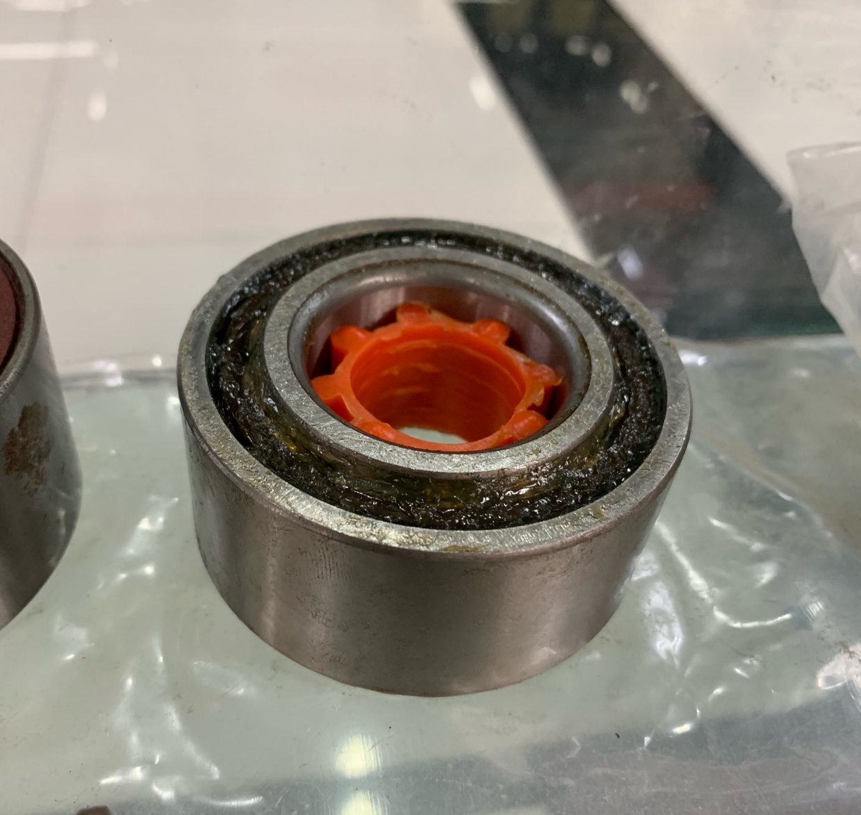 The universal type of small bearings for automotive wheel hub bearings is suitable for modification accessories of models such as Volkswagen details Picture