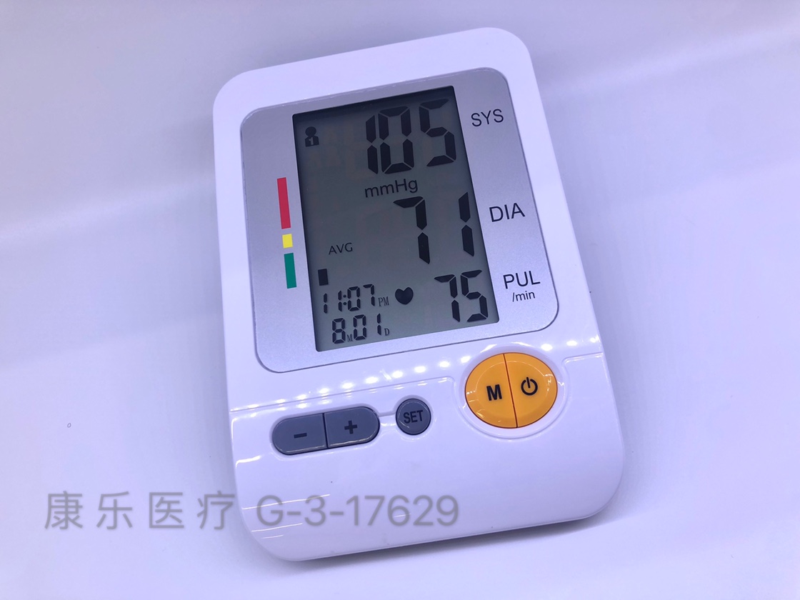 血压计/血糖仪/电子血压计老人/心率/血压仪老人白底实物图