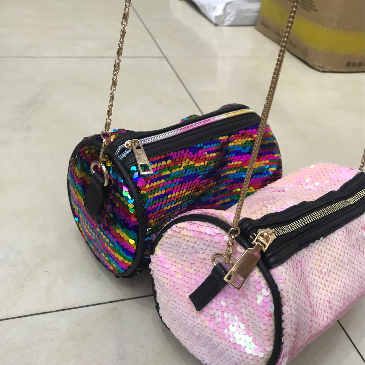 圆筒亮片挎包细节图