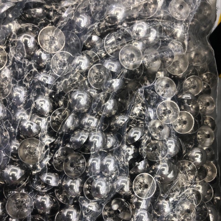 Metal buttons, bucket grease, double-piece buttons, wooden buttons, cartoon oil-dripping buttons, and a variety of optional decorative clothing accessory buttons