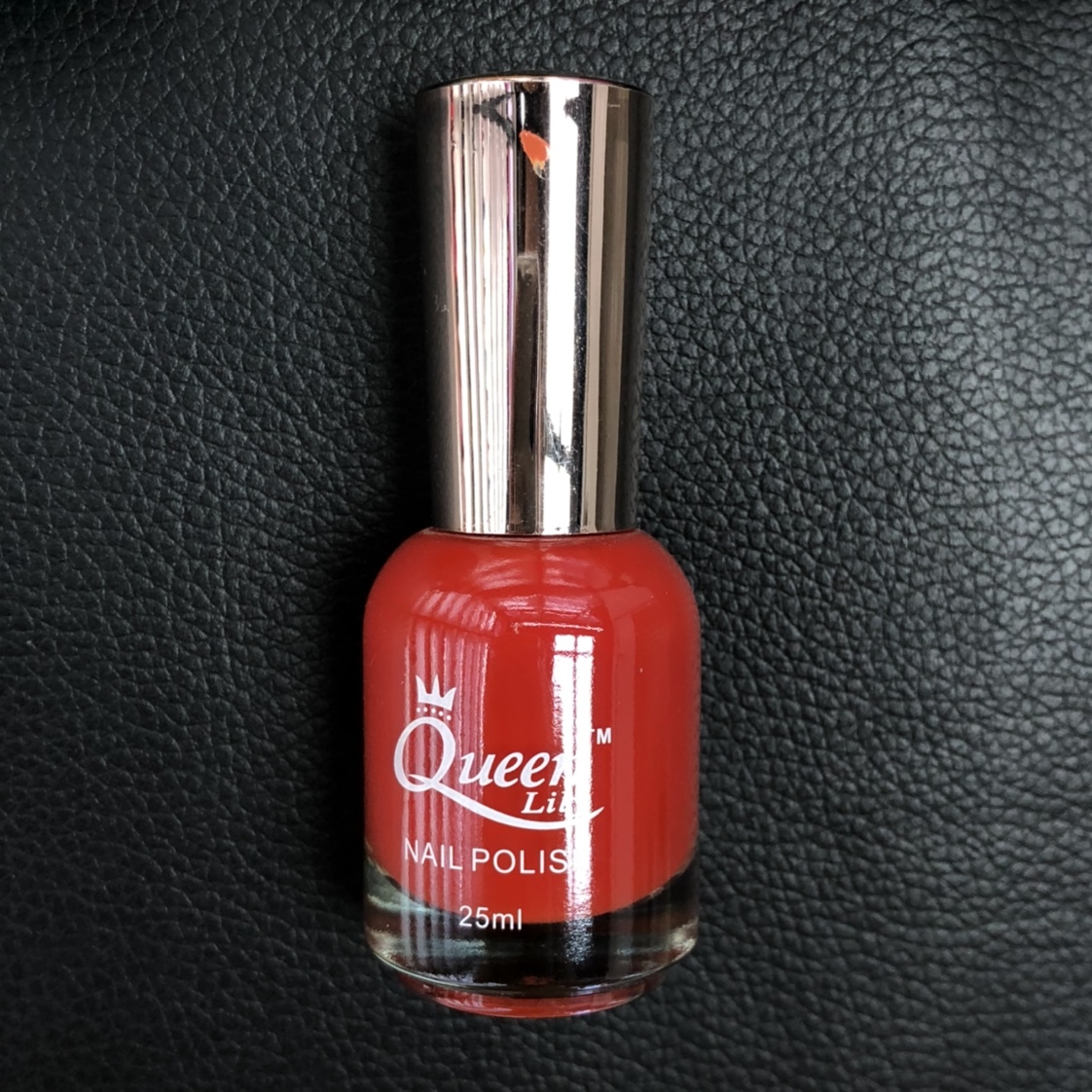 The fashionable and colorful nail polish comes in a rich variety of colors, allowing you to freely choose and combine them Specification image