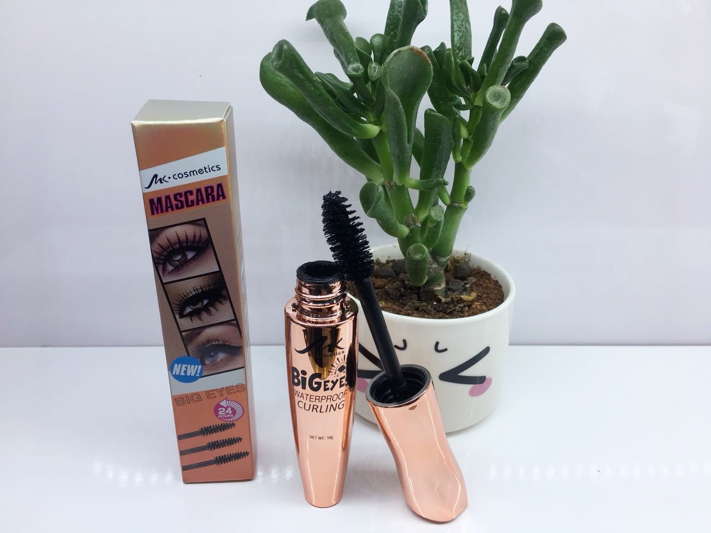 Foreign trade hot style three-dimensional mascara waterproof long roll warped dense not dizzy dyeing foreign trade makeup is not easy to take off makeup thumbnail