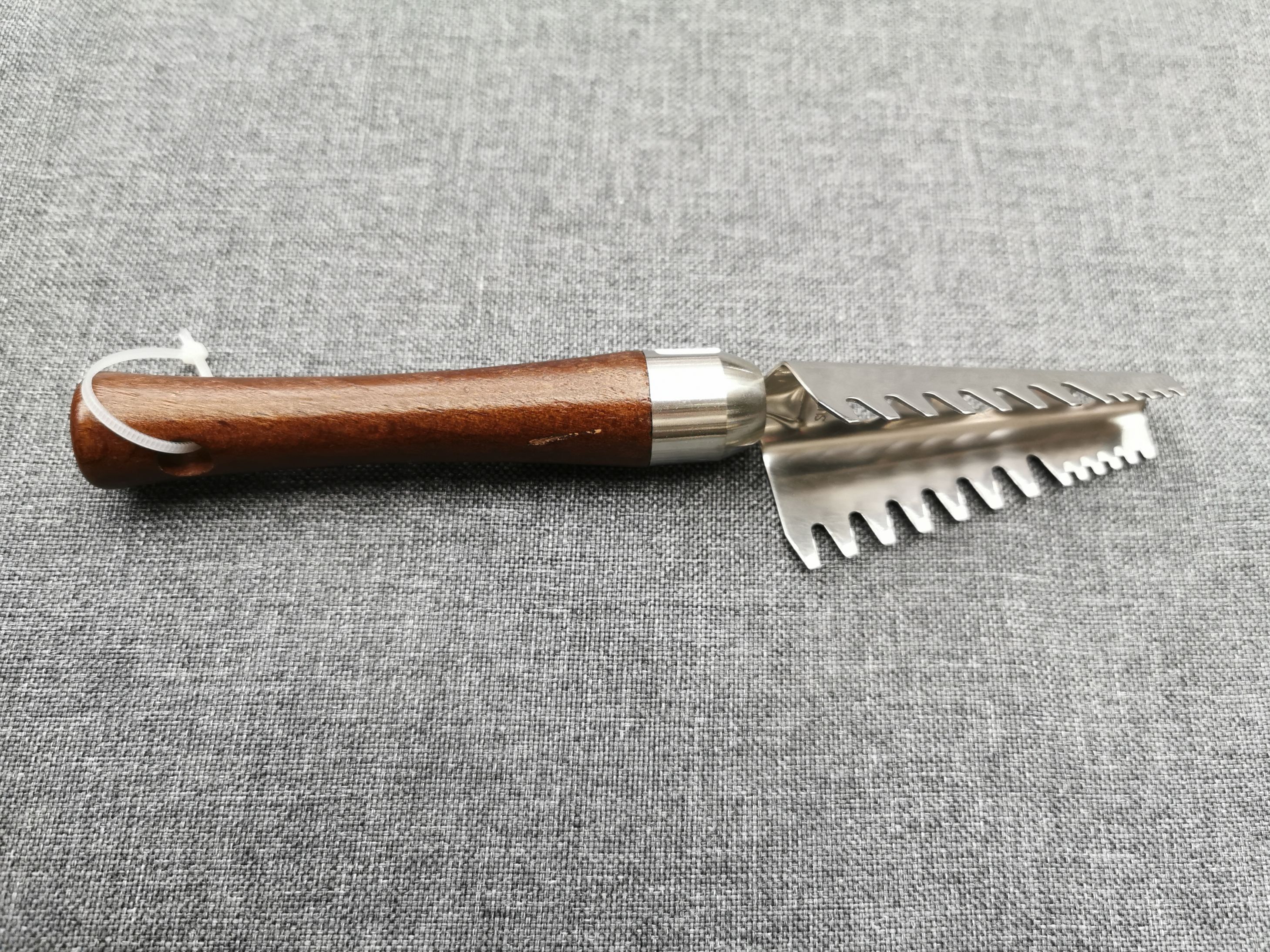 Small waist stainless steel fish scale planer thumbnail