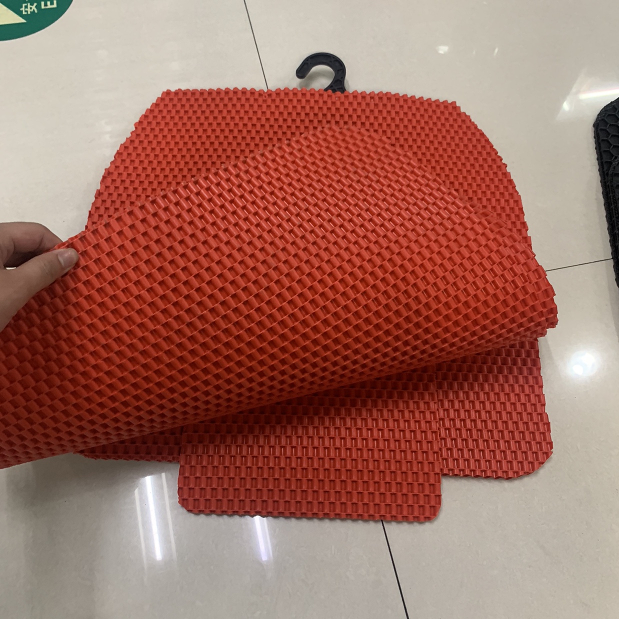 Red car seat cushion Specification image