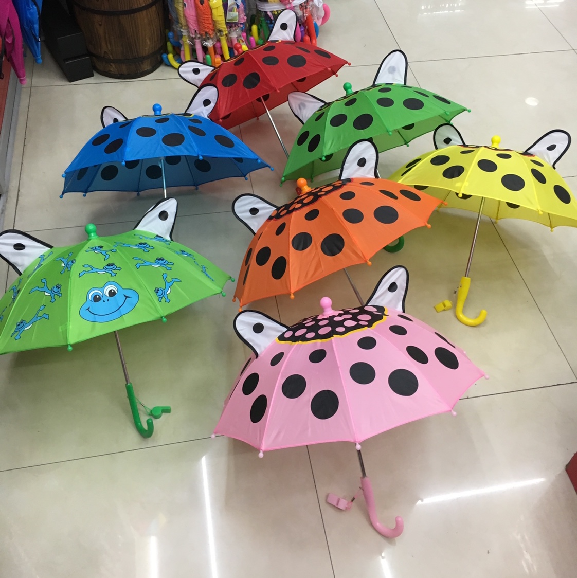 A 30-centimeter full-screen ear umbrella