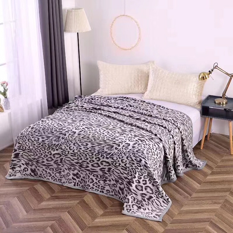 厂家直销毯子新款批发零售毛毯法莱绒超柔毯子