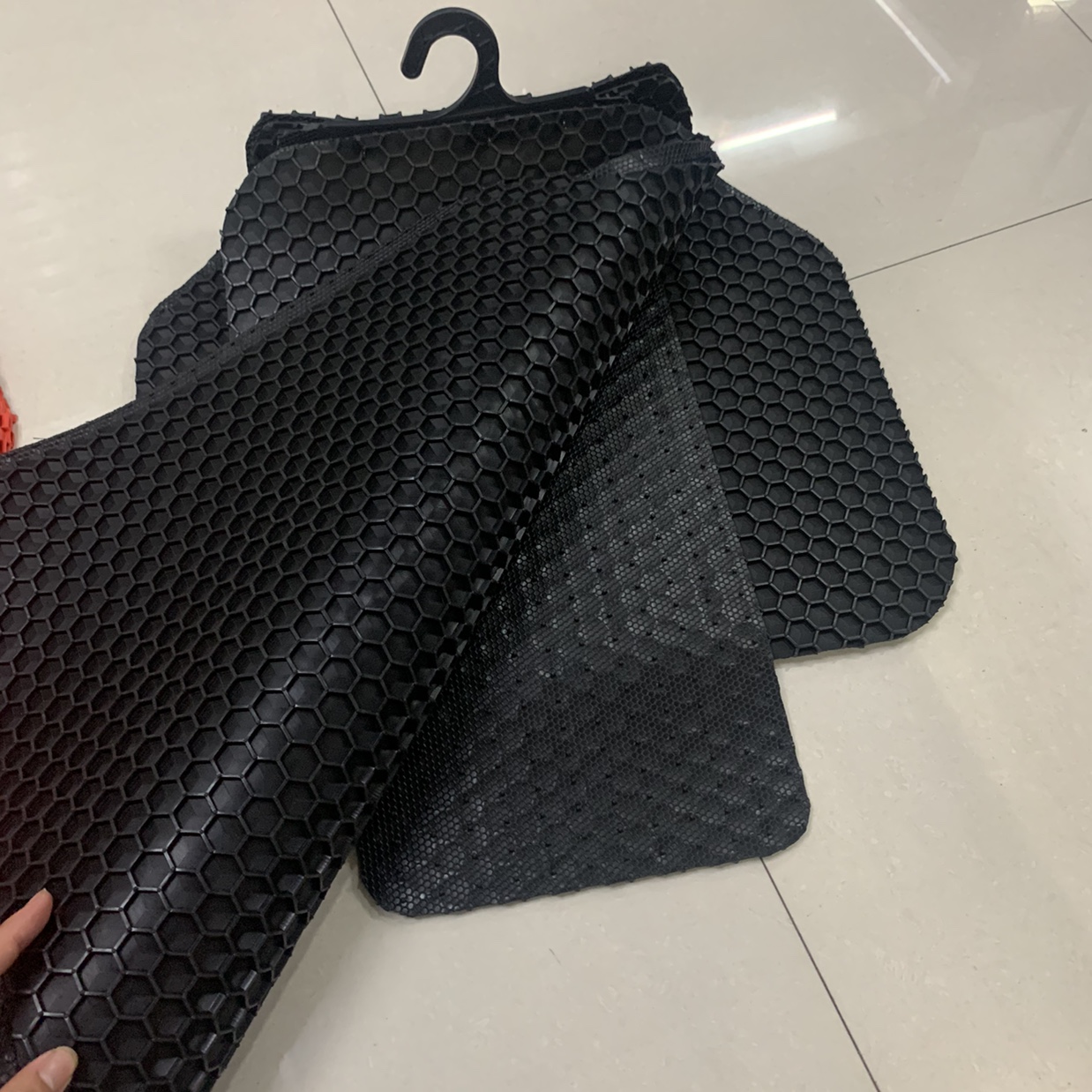 Black car seat cushion Specification image