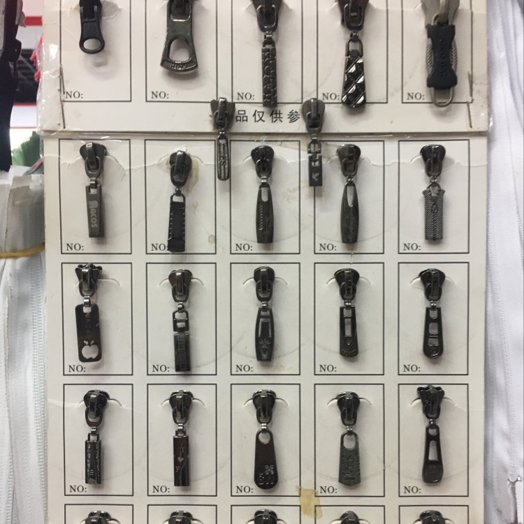 拉链头锌合金拉链头 厂家供应直拉拉头片挂镀服饰外套金属自动带锁现货