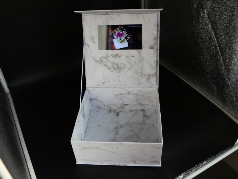 Tianxiang Craft Gift Box, a creative and popular online hit, features a square flip cover surprise video box packaging, making it an excellent gift choice Specification drawing