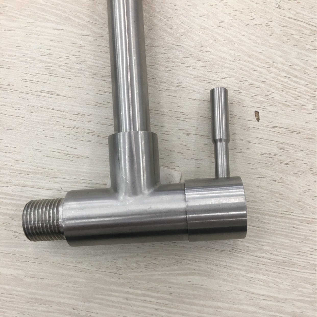 304 Angle Stainless Steel Faucet details Picture