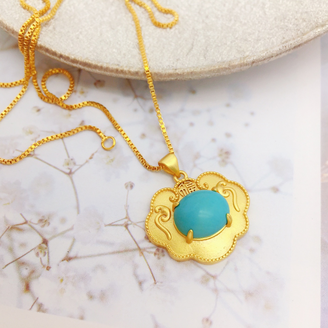 Fortune lock necklace