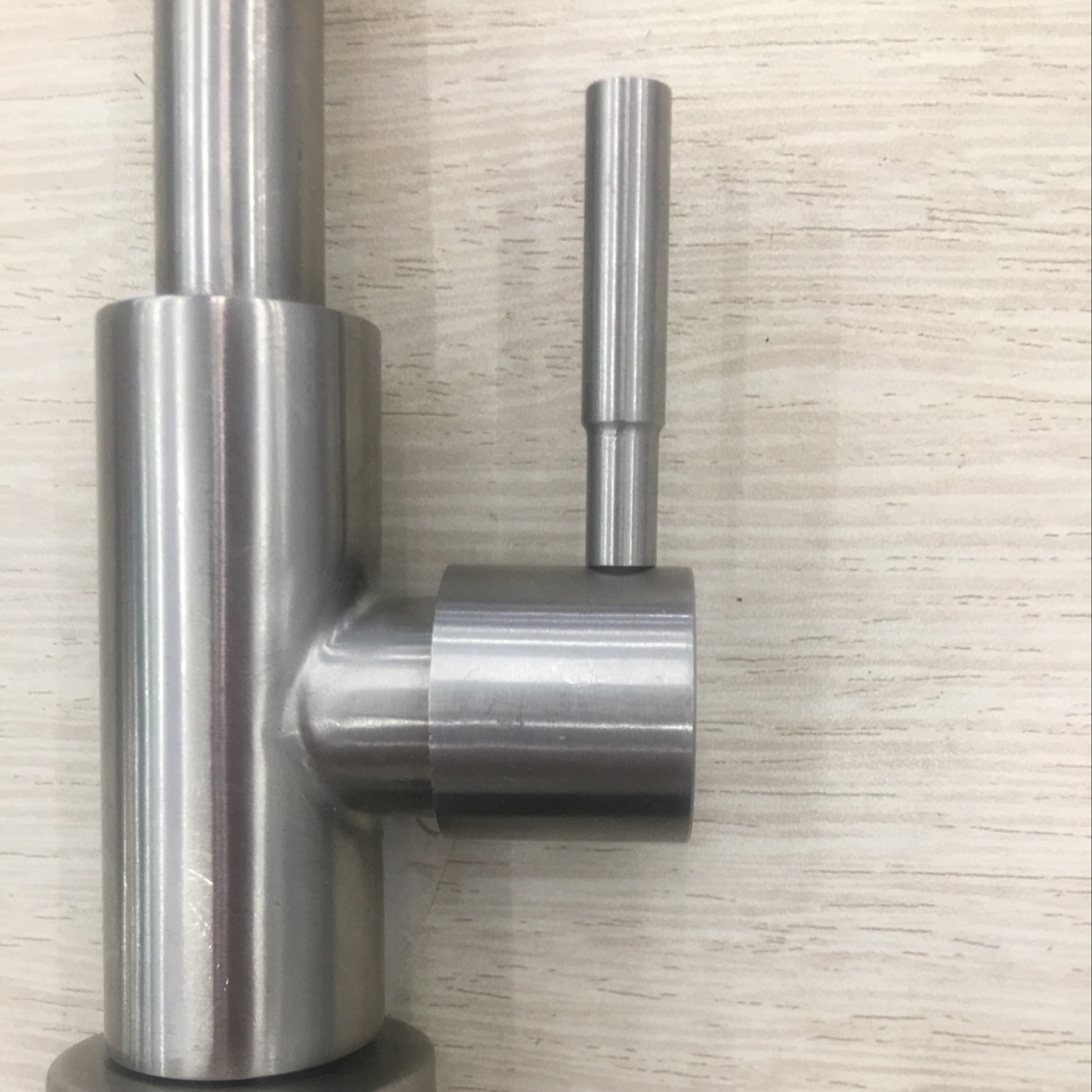 Stainless Steel Vertical Faucet Application Scenario