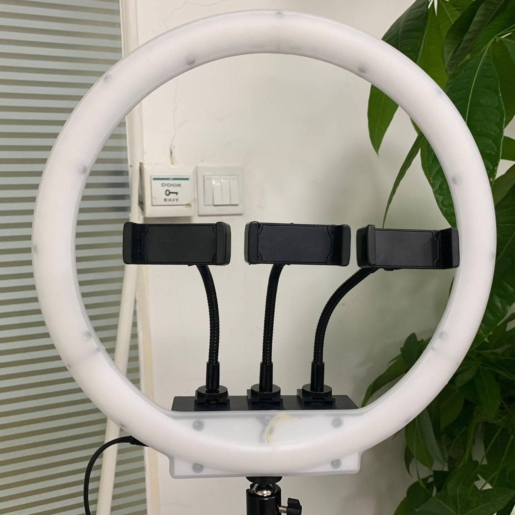 Yiwu Selection mobile phone bracket live supplementary light beauty soft light web celebrity lighting light shooting light large aperture thumbnail