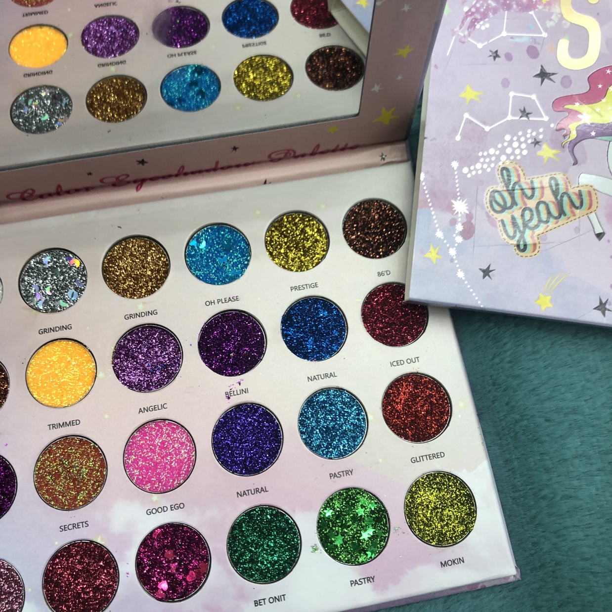 24 Color Sequin Eyeshadow Waterproof, Sweatproof And Non-Smudding Eye Makeup details Picture