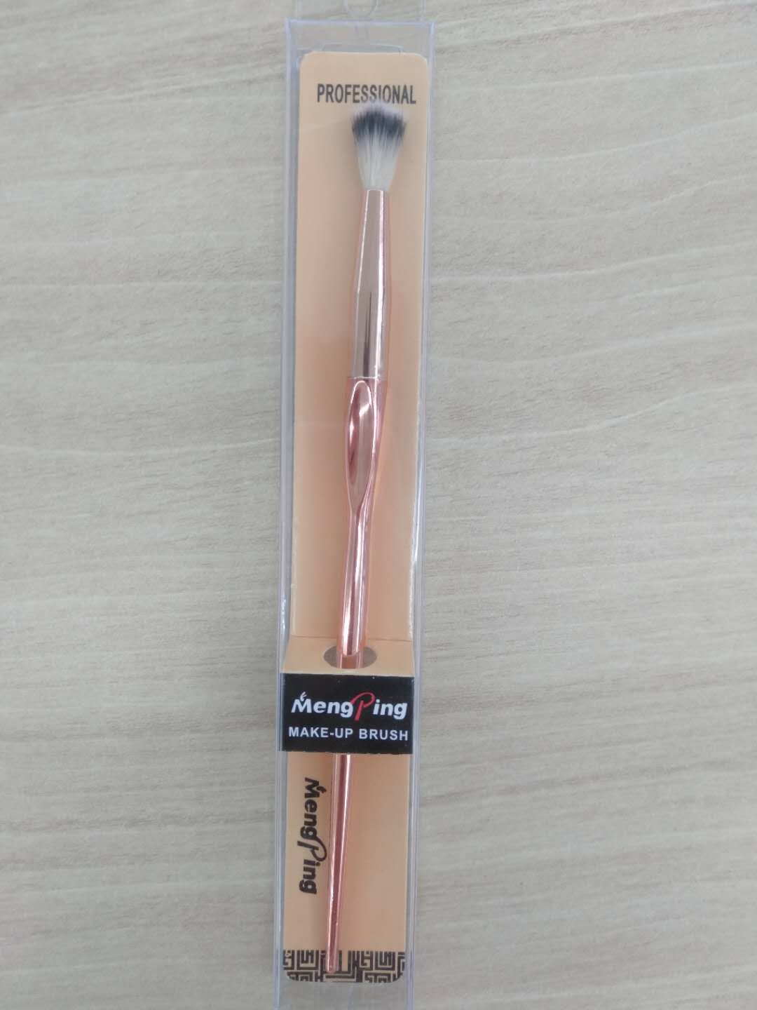 Makeup tool: smudging brush detail image 1