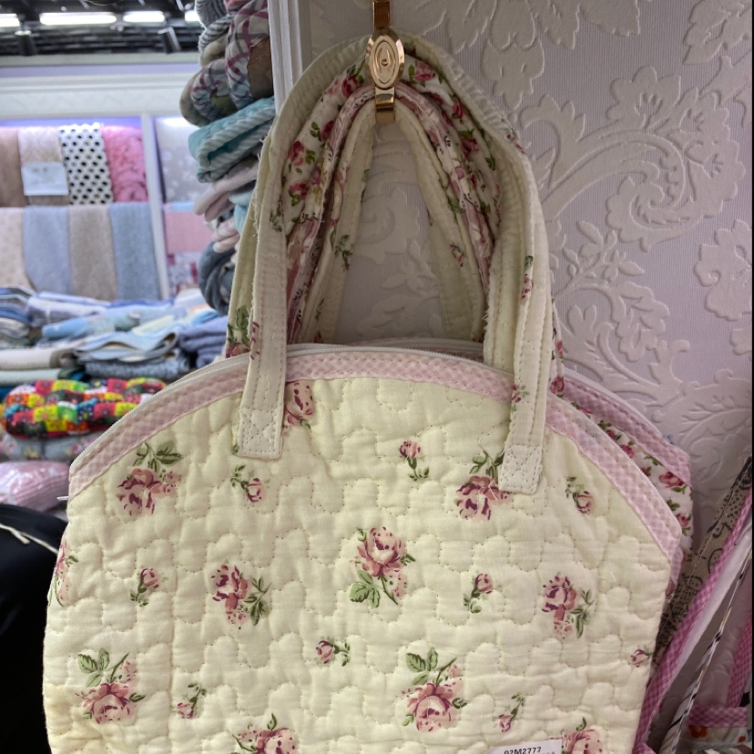 Handbag full figure