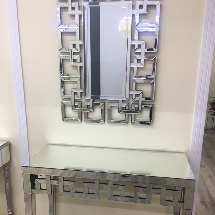 木质镜子加桌子装饰镜