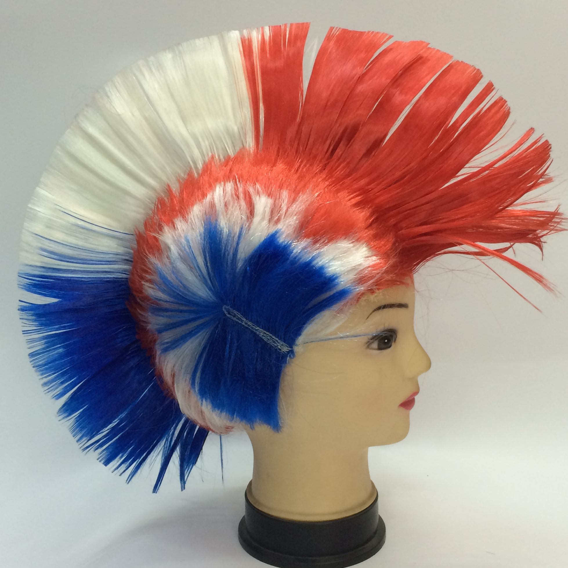 Blue, white and red flag, cockscomb, wig, fan wig