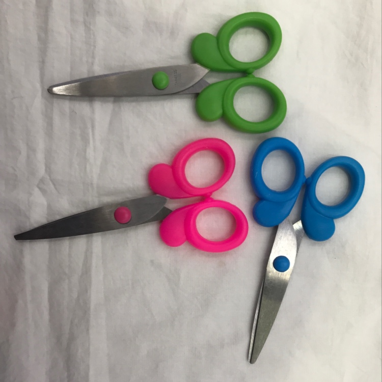 kB2015 Student Scissors full figure