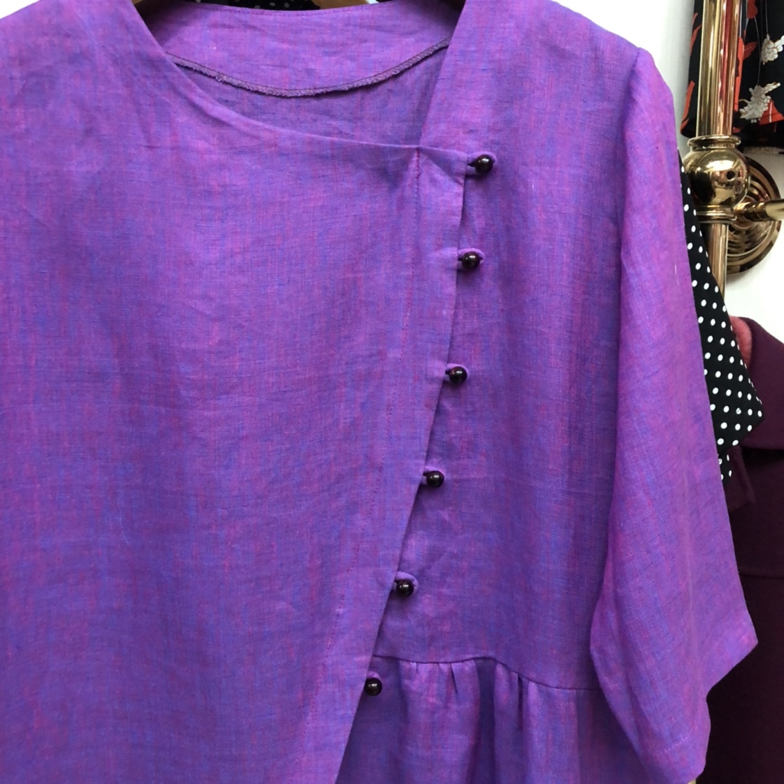 Button-down 苴麻 shirt for women 's summer mid-length, niche design, loose and plus-size artistic women' s top details Picture