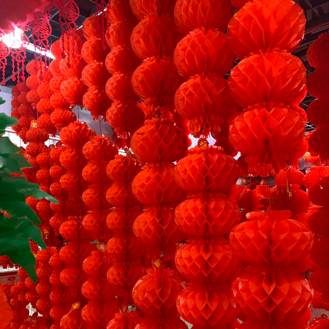 Peace lanterns, palace lanterns, plastic paper lanterns, PVC bright red palace lanterns, festive items, plastic paper lanterns