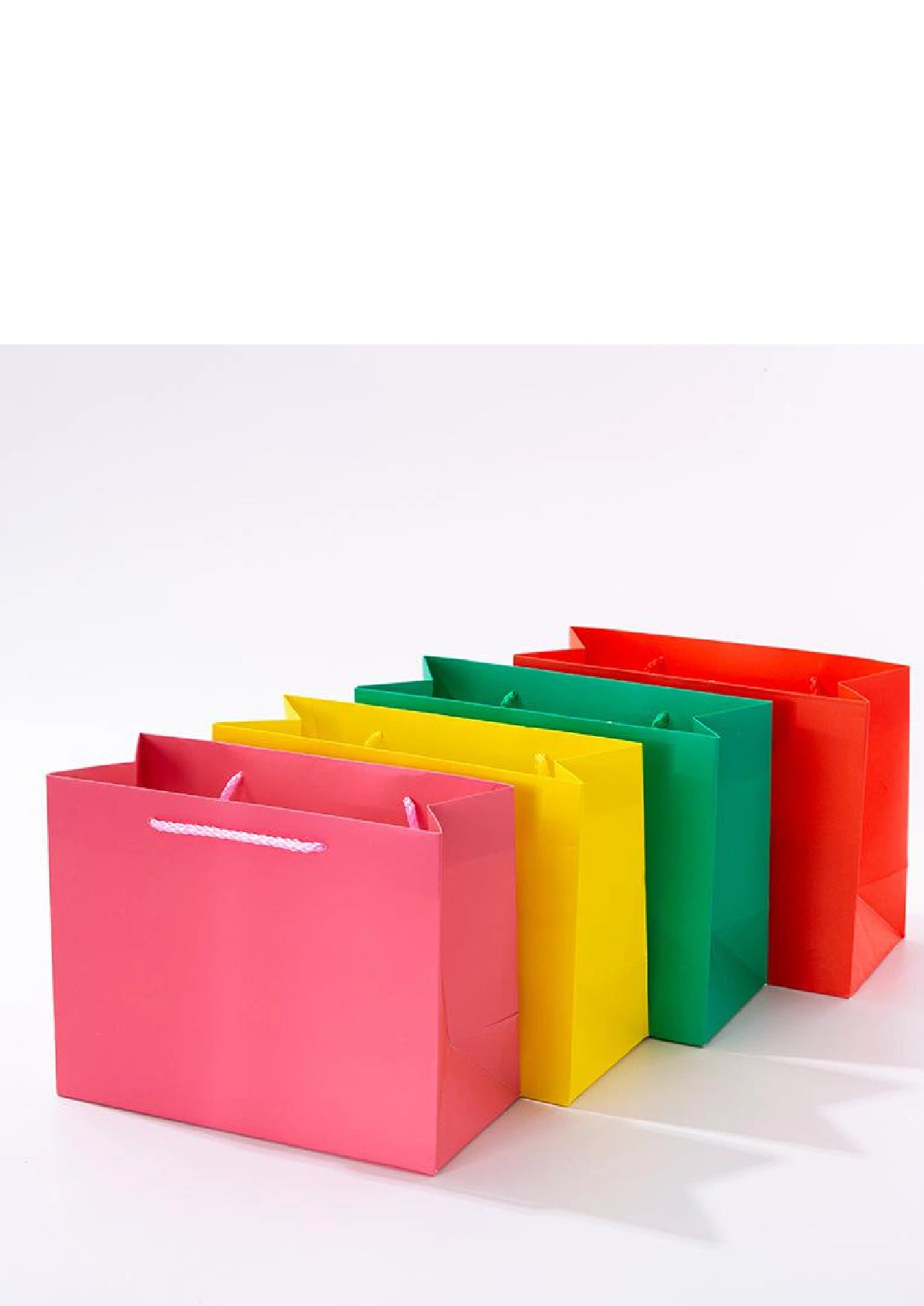 Wholesale and customization of high-end single-color gift bags, special color white card paper, universal handbags, cosmetic gift bags detail image 2